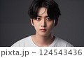 イケメン・かっこいい男性 124543436