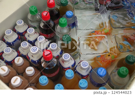 夏祭り冷えた飲料水 2 124544023