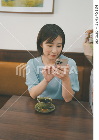 coffee shop 124545184