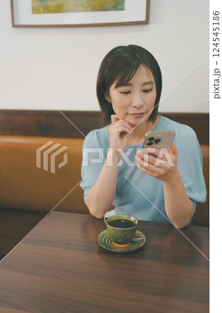 coffee shop 124545186