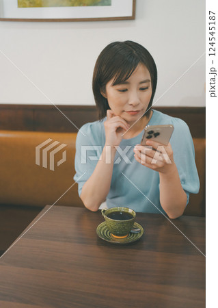 coffee shop 124545187