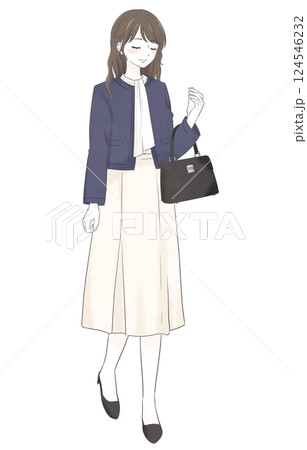 スカートスーツ姿の女性 124546232
