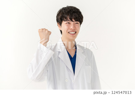 医療　若い医師 124547013