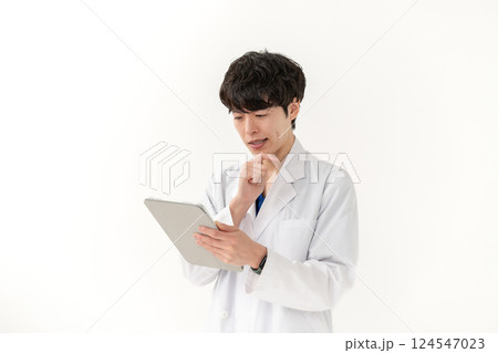 医療 若い医師 悩む 医療 若い医師 悩む 124547023