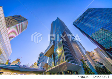 日本の東京都市景観　希望の光…虎ノ門ヒルズステーションタワー（虎ノ門ヒルズ駅）横に港区立明舟公園誕生 124548491