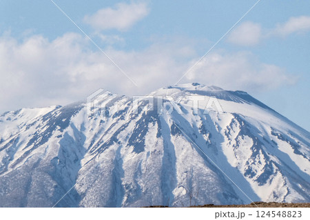 北国の春が岩手山を輝かせる 北国の春が岩手山を輝かせる 124548823
