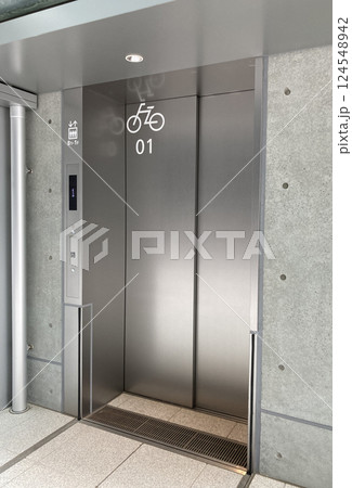自転車も載せられるエレベーター 124548942