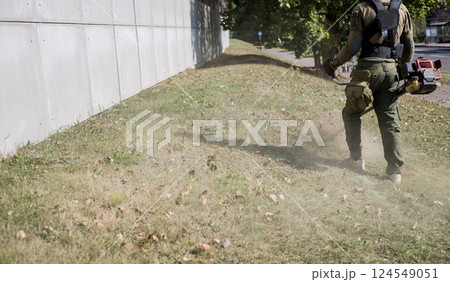 lawn care maintenance 124549051