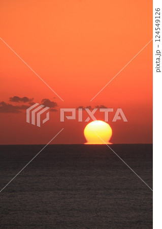 高知県 叶崎から見ただるま夕日 高知県 叶崎から見ただるま夕日 124549126