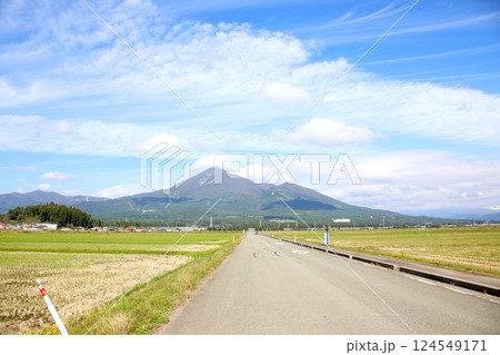磐梯山　会津磐梯山　猪苗代　トヨタロード　田んぼ　猪苗代代塩川線　磐梯町　星野リゾート ネコマ 　　 124549171