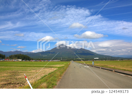 磐梯山　会津磐梯山　猪苗代　トヨタロード　田んぼ　猪苗代代塩川線　磐梯町　星野リゾート ネコマ 　　 124549173