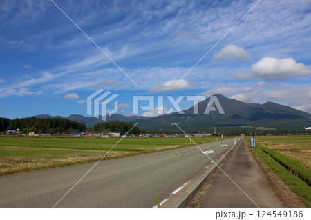 磐梯山　会津磐梯山　猪苗代　トヨタロード　田んぼ　猪苗代代塩川線　磐梯町　星野リゾート ネコマ 　　 124549186