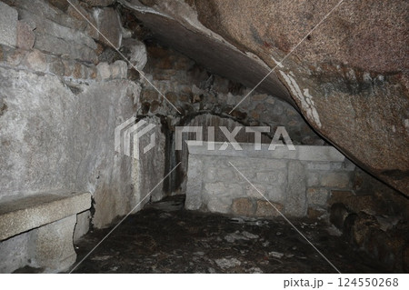 ポルトガルのモンサントの洞窟 ポルトガルのモンサントの洞窟 124550268