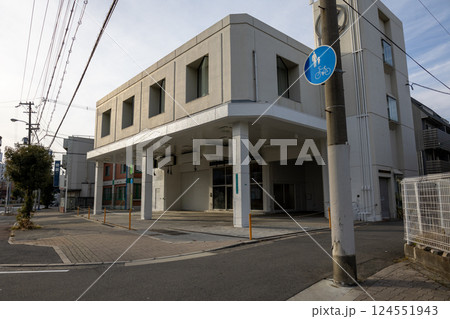 閉店したガソリンスタンド 閉店したガソリンスタンド 124551943