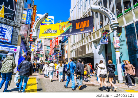 日本の東京都市景観“夏空”が広がる渋谷…外国人観光客らで賑わう渋谷センター街…=21日 日本の東京都市景観“夏空”が広がる渋谷…外国人観光客らで賑わう渋谷センター街…=21日 124552123