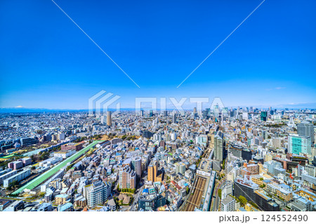 日本の東京都市景観 富士山が見える珍景・新風景。渋谷のビル群や池袋、電車、山々、男体山も 124552490