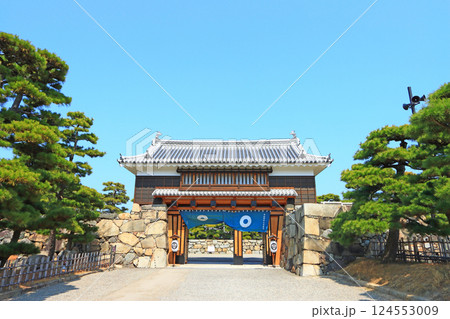 香川県高松市、玉藻公園桜御門の風景 香川県高松市、玉藻公園桜御門の風景 124553009