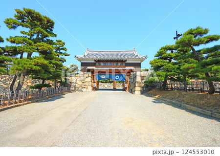 香川県高松市、玉藻公園桜御門の風景 香川県高松市、玉藻公園桜御門の風景 124553010
