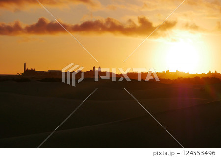 A colorful sunset at a Maspalomas dune, Gran Canaria island 124553496