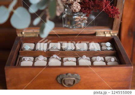 Selection of engagement rings displayed in a jewelry box, showcasing luxury and elegance. Perfect for themes of proposals, special occasions, and gift ideas symbolizing love and commitment. 124555009