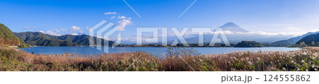 Hyper panoramic view of Lake Kawaguchi in autumn. Mount Fuji stands in the background Hyper panoramic view of Lake Kawaguchi in autumn. Mount Fuji stands in the background 124555862