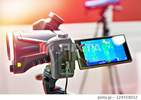 Thermographic camera 124558032
