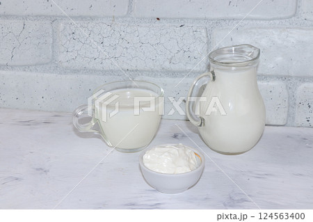 Fresh simple homemade kefir drink, milk and sour cream on a gray concrete background with copy space. Probiotic cold sour-milk drink, the concept of a healthy diet, maintaining a healthy intestinal 124563400