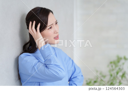 頭痛の女性 頭痛の女性 124564303