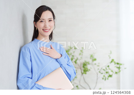 女性サポートスタッフ 女性サポートスタッフ 124564308