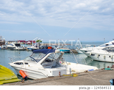 Boats and boats in the port of Batumi. Ships in the harbor. Moored to the shore of the court. Transport for recreation on the water Boats and boats in the port of Batumi. Ships in the harbor. Moored to the shore of the court. Transport for recreation on the water 124564511