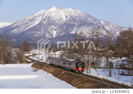 しなの鉄道北しなの線と黒姫山01 124564601