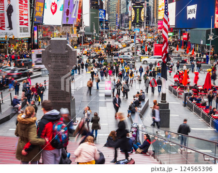 ニューヨーク　タイムズスクエア　※一部ソフトフォーカス 124565396