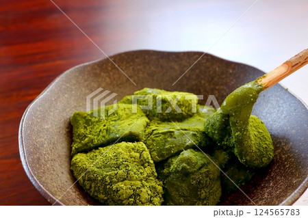 片栗粉で作った手作り抹茶わらび餅 124565783
