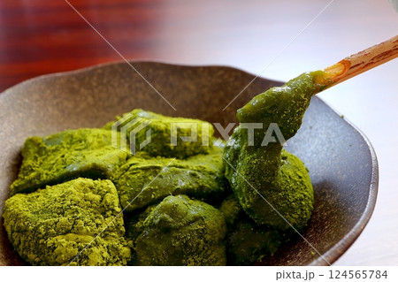 片栗粉で作った手作り抹茶わらび餅 124565784
