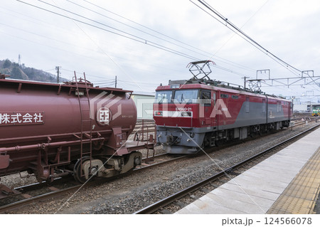 亜鉛貨物貨車タキ1200形04とEH500 亜鉛貨物貨車タキ1200形04とEH500 124566078