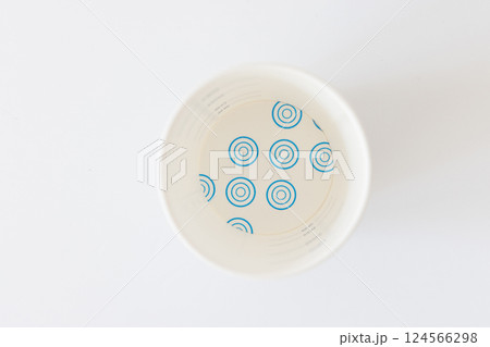 尿検査　検尿　健康診断　検尿カップ 124566298