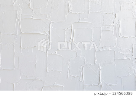 漆喰で塗られた白壁 124566389