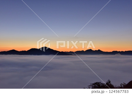 黒井城跡からの篠山盆地の丹波霧(雲海) 黒井城跡からの篠山盆地の丹波霧(雲海) 124567783