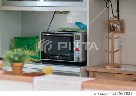 キッチンボードのオーブンレンジ 124567828