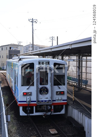 佐貫駅に停車中の関東鉄道竜ケ崎線の気動車 佐貫駅に停車中の関東鉄道竜ケ崎線の気動車 124568019