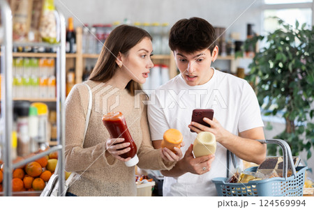 Couple man and woman scanning qr code for sauces 124569994