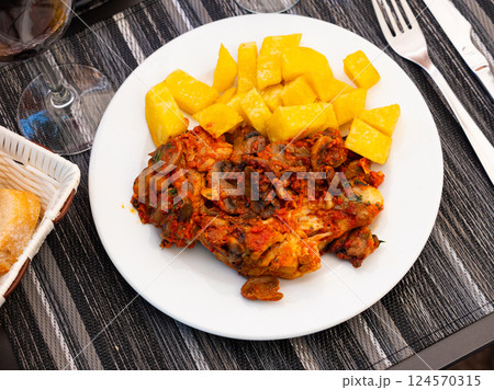 Chicken with mushrooms served with potatoes 124570315