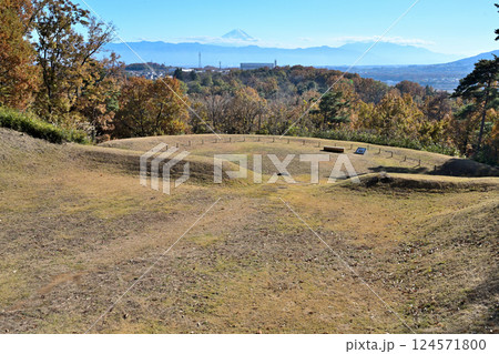 山梨　甲斐「新府城」曲輪の様子 124571800