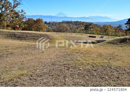 山梨　甲斐「新府城」曲輪の様子 124571804