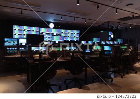 放送局の副調整室 放送局の副調整室 124572222