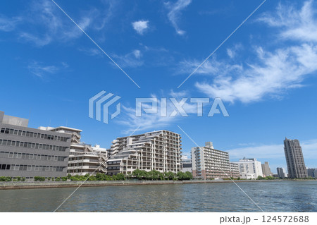マンションのある都市風景 124572688