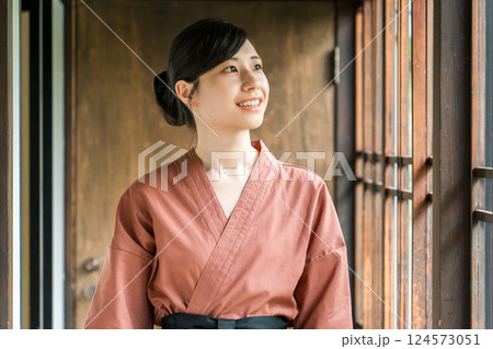 老舗の温泉旅館・高級旅館・宿坊で働く仲居さん・女将さん 老舗の温泉旅館・高級旅館・宿坊で働く仲居さん・女将さん 124573051