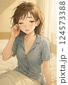 寝起き女性 124573388