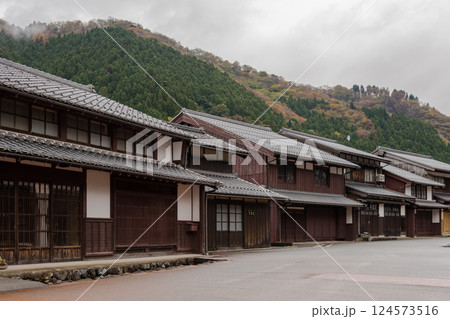 【若狭鯖街道の熊川宿】 124573516