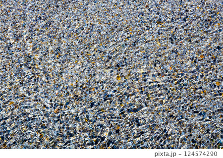 透明な水の流れ 透明な水の流れ 124574290